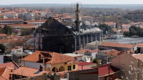حريق يلحق أضراراً في مسجد أثري في اليونان