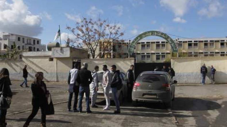 “العتبة” تخرج تلاميذ البكالوريا إلى الشارع