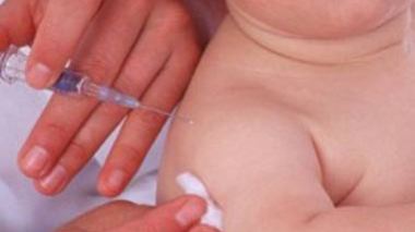 La rareté des vaccins pour enfants fait paniquer les parents