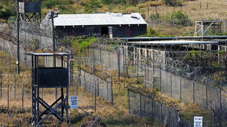 أمريكا تنقل معتقلاً يمنياً من غوانتانامو إلى مونتينيغرو