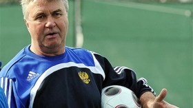 غوس هيدينك‮: “‬منتخبا بلجيكا وروسيا سيذهبان بعيدا في‮ ‬مونديال البرازيل‮”‬