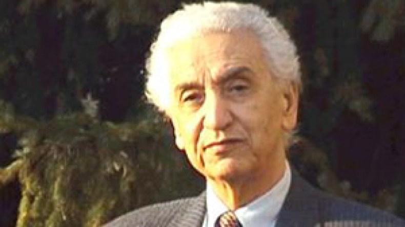 آيت أحمد يتهم فرحات مهني بالهذيان