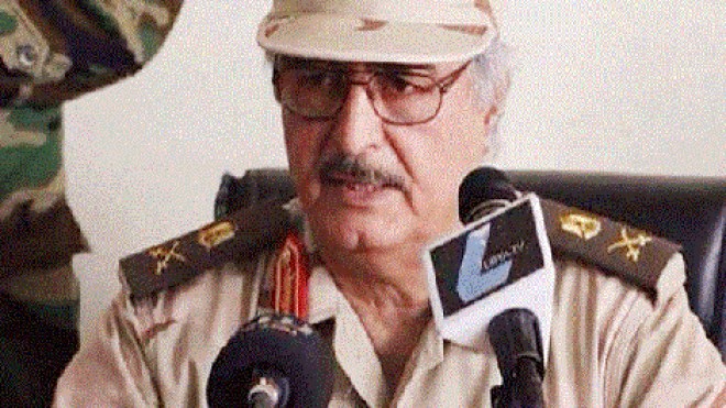 العقيد المتقاعد حفتر يتوعّد باستئصال التكفيريين في ليبيا
