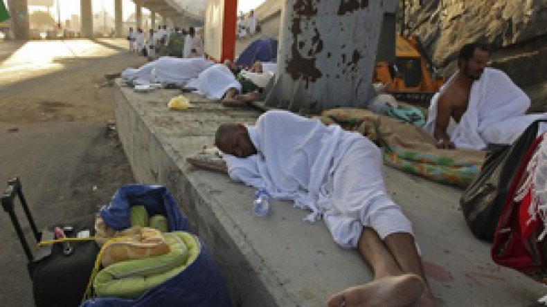 وكالات سياحية استعانت بأمّيين ونجارين كمرشدين لتأطير المعتمرين