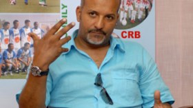 سقطة مامي فرصة للأعداء للإطاحة بالفنان الجزائري