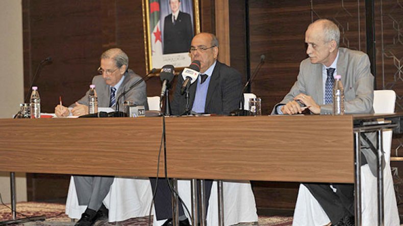 روراوة يوبّخ رؤساء أندية الوسط على منح الأموال للاعبين تحت الطاولة