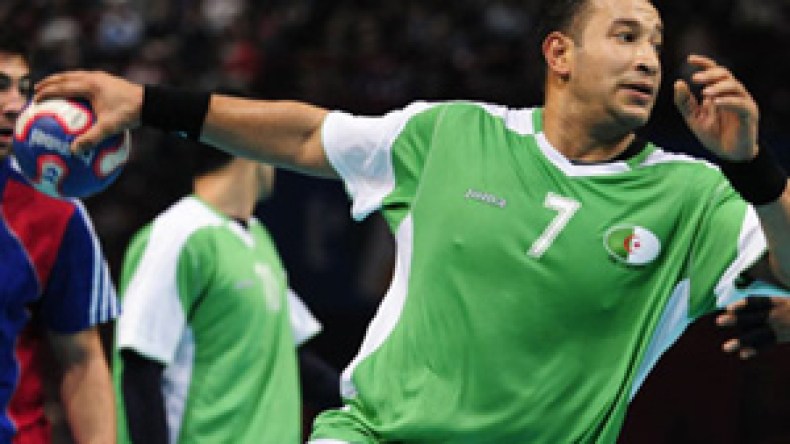انهزام المنتخب الجزائري امام نظيره الدنماركي ب ( 19-26)