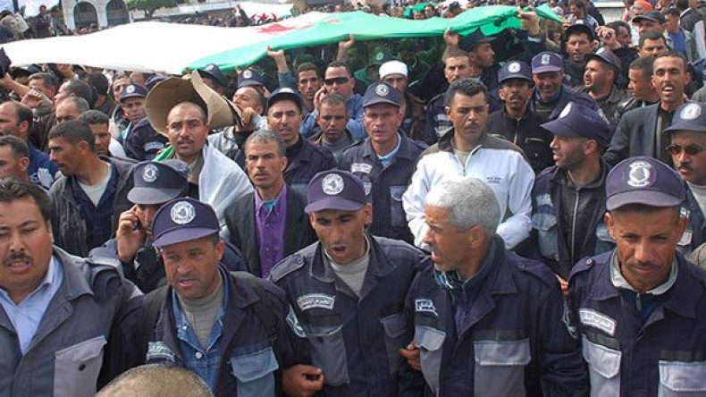 أعوان حرس بلدي باعوا أثاثهم لاقتناء الأدوات المدرسية لأبنائهم