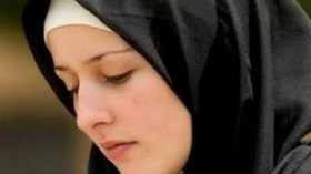 زوجتي الناشز تحجب عني شعرها  طمعا في حبي لها !!