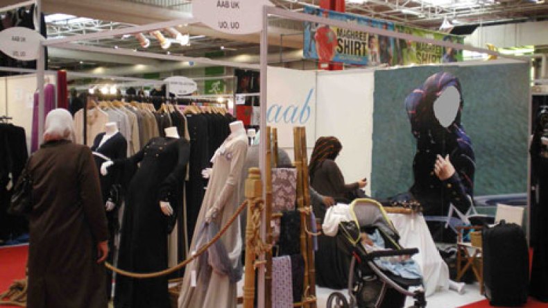 ربع متر من القماش زلزل أركان الدولة الفرنسية!