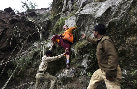 Séisme dans l'Himalaya: 79 morts, selon un nouveau bilan