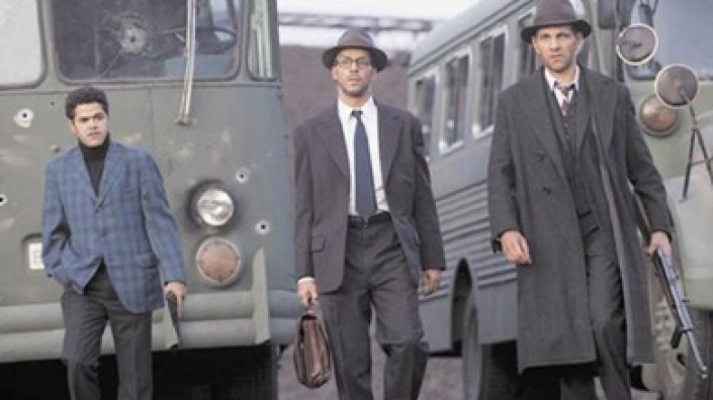 بوشارب يرد على من اتهمه بسرقة سيناريوخارجون عن القانون  من الأحمق الذي يسرق تاريخ أسرته وشعبه