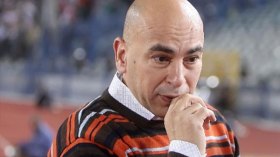 المصري حسام حسن يقوم بحركة “غير أخلاقية” وسيعاقب بـ 6 مباريات