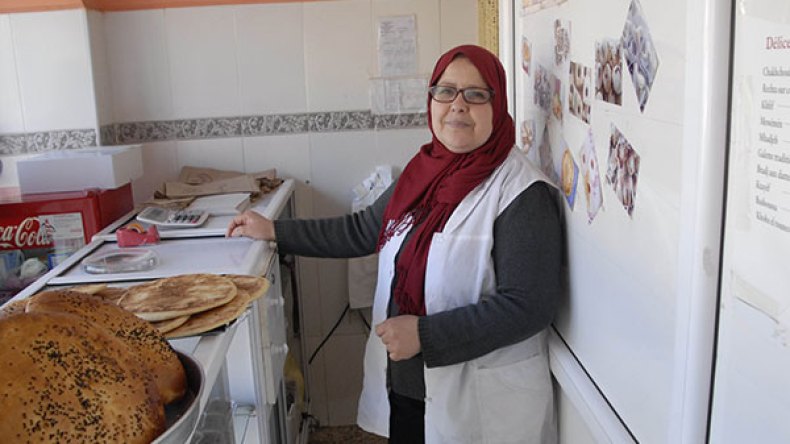 توجه المرأة للعمل يساعد على انتشار محلات بيع المعجنات التقليدية!