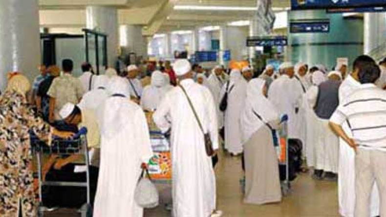 ضياع جوازات سفر وأموال آلاف الجزائريين بسبب تقليص كوطة العمرة