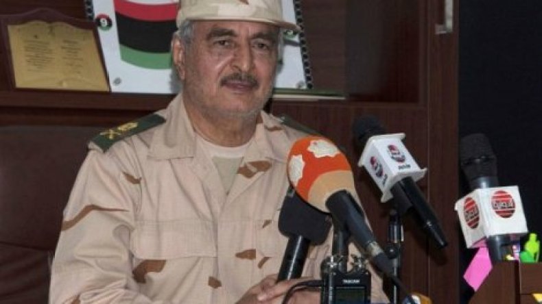 حفتر يحث الأتراك والقطريين على مغادرة شرق ليبيا