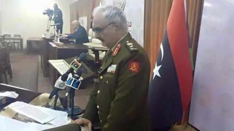حفتر يؤدي اليمين قائداً للجيش الليبي التابع لبرلمان طبرق