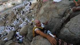 الحجاج يقفون على صعيد عرفات