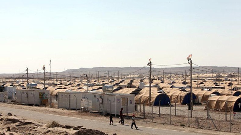 العراق يحتجز 1400 زوجة أجنبية وطفل لمقاتلي “داعش”