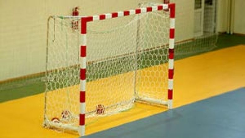 المطالبة بفتح أبواب القاعات مجانا أمام المتفرجين