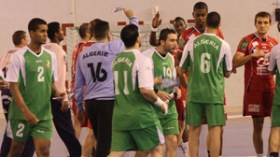 الاتحاد الإفريقي لكرة اليد يفرض على مصر تأمين بعثة المنتخب الجزائري