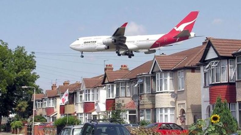 ضجيج الطائرات يزيد خطر الإصابة بأمراض القلب والجلطات الدماغية