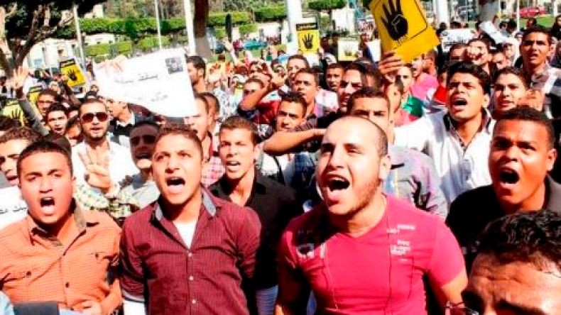 مصر: مقتل متظاهر جراء تفريق مسيرة في حلوان