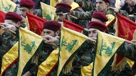 البحرين تبعد عدداً من اللبنانيين لصلاتهم بحزب الله
