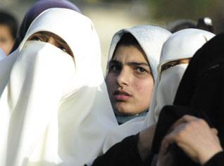 Veiled women and biometric documents: “Zerhouni resolves the vexed equation”