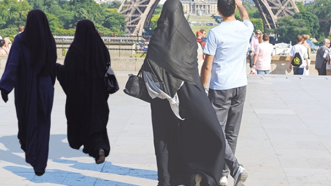 “أنا أكره النساء المحجبات.. أنا لا أحب المسلمين”