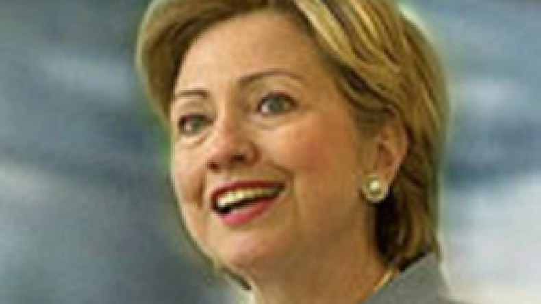 هيلاري : واشنطن مستعدة لتعزيز دفاعات جيران