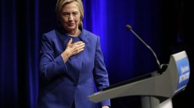 كلينتون تتفوق على ترامب بمليوني صوت