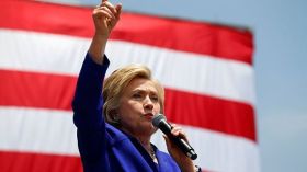 كلينتون تضمن عدد المندوبين اللازم لنيل ترشيح الحزب الديمقراطي