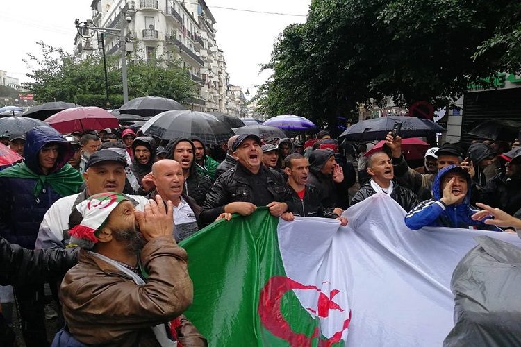 6 Algériens sur 10 disent ne pas regretter le Hirak