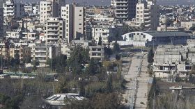 مقتل 32 شخصاً وإصابة 90 في انفجارين في حمص وسط سوريا