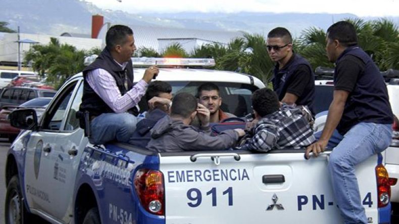 هندوراس تعتقل سوريين يحملون جوازات سفر يونانية مزورة