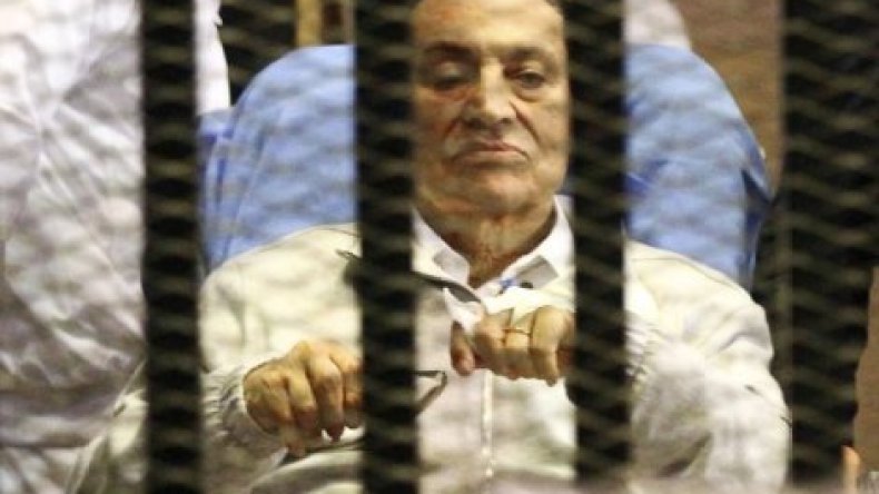 محكمة مصرية تقضي بسجن مبارك 3 سنوات في قضية فساد