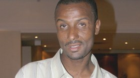 زوجتي الناقد الأول.. لا بديل عن الحلويات الشرقية والشاي