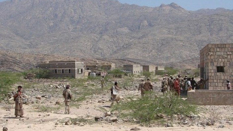 اشتباكات عنيفة بين القاعدة والحوثيين وسط اليمن
