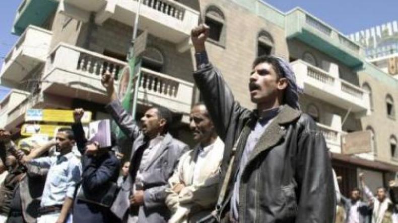 الحوثيون يقيلون قائد سلاح الجو في اليمن