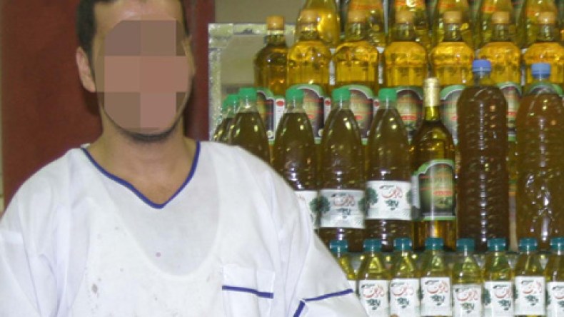 زيت زيتون ممزوج بحبر الجرائد وزيوت السيارات في الأسواق