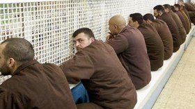 أسرى فلسطينيون يعلقون إضرابهم عن الطعام