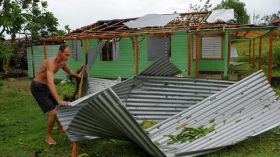 الإعصار ماثيو يخلف قتلى في هايتي وأمريكا تتأهب لوصوله