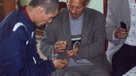 شاب يستنشق غاز البوتان ويبتلع رطلا من الشمة يوميا