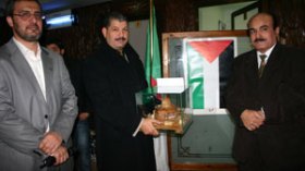 Ali Fodil  honoured by Palestinian community in Algeria