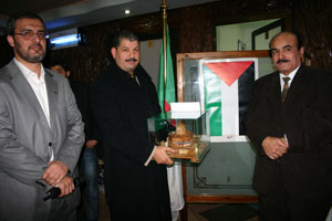 Ali Fodil  honoured by Palestinian community in Algeria