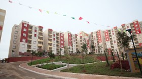 مكتتبو “عدل 1” بسيدي عبد الله يحتجون على تماطل استلام شققهم