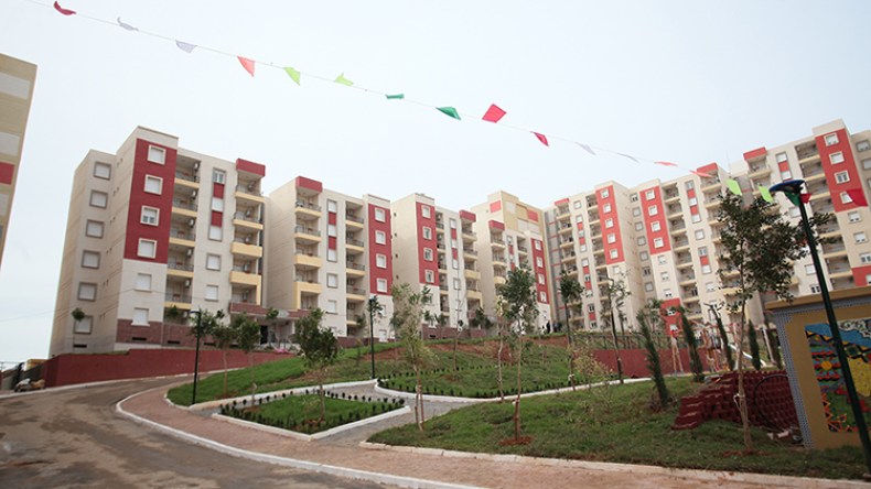 مكتتبو “عدل 1” بسيدي عبد الله يحتجون على تماطل استلام شققهم