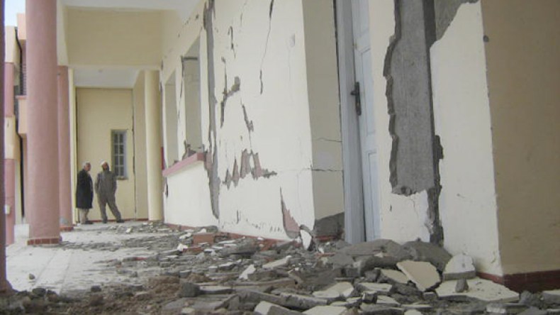 جرحى.. انهيارات صخرية ومرعبون بسبب الزلزال في 3 ولايات