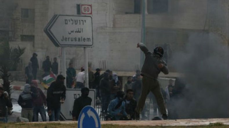 مواجهات بين فلسطينيين وقوات إسرائيلية بالضفة الغربية